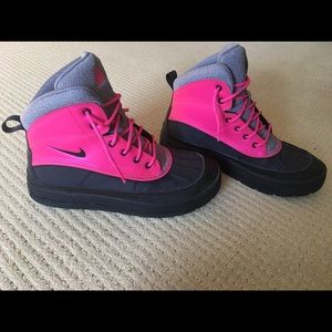 Nike ACG Woodside II Boots(Size 7 Youth)